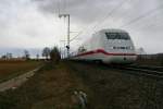 808 022-8 und 402 029-3 als ICE 279 von Berlin-Ostbahnhof nach Basel SBB am Nachmittag des 28.02.14 in Mllheim (Baden).