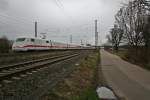 401 066-5 als ICE 274 von Basel SBB nach Berlin Ostbahnhof am Nachmittag des 28.02.14 im Bahnhof Mllheim (Baden).