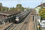 ES 64 F4-072 mit dem EC 6 von Hamburg-Altona nach Chur HB am Nachmittag des 17.10.12 im Bahnhof Mllheim (Baden).