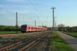 50 80 80-35 156-4 an der Spitze einer von 111 061 geschobenen RB von Neuenburg (Baden) nach Freiburg (Breisgau) Hbf am Abend 06.04.14 im Bahnhof Mllheim (Baden).