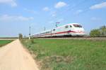 401 512-9 als ICE 70 von Basel SBB nach Hamburg-Altona am Nachmittag des 13.04.14 bei Hgelheim.