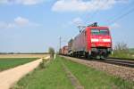 152 061-8 mit einem KLV-Zug gen Basel/Weil am Rhein am Nachmittag des 13.04.14 südlich von Hügelheim.