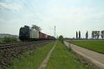 185 535-2 mit einem KLV-Zug auf dem Weg in den Norden, fotografiert am Nachmittag des 13.04.14 zwischen Müllheim (Baden) und dem Stadtteil Hügelheim.