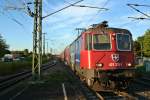 Re 421 387-1 mit einem KLV-Zug auf dem Weg in die Schweiz am späten Nachmittag des 17.04.14 im Bahnhof Müllheim (Baden).