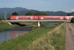 RE 31014 (Basel–Offenburg) am 19.08.2009 auf der Elzbrcke zwischen Denzlingen und Kollmarsreute