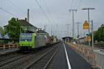 485 006-1 mit der RoLa (DGS) 43600 von Novara nach Freiburg (Breisgau) Gbf am Vormittag des 18.04.14 im Bahnhof Mllheim (Baden).