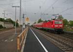 143 055-2 mit der HVZ-RB von Neuenburg (Baden) nach Freiburg (Breisgau) Hbf am Nachmittag des 25.04.14 bei der Einfahrt in Mllheim (Baden).