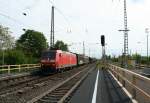 185 100-5 mit einem gemischten Gterzug aus Weil am Rhein in Richtung Mannheim Rbf am Nachmittag des 25.04.14 in Mllheim (Baden).