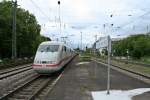 401 088-0 als ICE 73 von Kiel Hbf nach Zrich HB am spten Mittag des 03.05.14 bei der Einfahrt in Freiburg (Breisgau) Hbf.