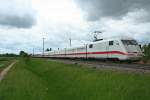 401 590-5 als ICE 275 von Berlin Ostbahnhof nach Interlaken Ost am Mittag des 08.05.14 westlich von Hgelheim.