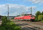 143 042-0 mit der HVZ-RB von Neuenburg (Baden) nach Freiburg (Breisgau) Hbf am 14.05.14 beim Verlassen des Bahnhofs M�llheim (Baden).