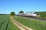 401 558-2 als ICE 70 von Basel SBB nach Hamburg-Altona am Nachmittag des 23.05.14 bei Hgelheim.