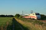 401 078-1 als ICE 79 von Hamburg-Altona nach Zrich HB am Abend des 05.06.14 sdlich von Buggingen.