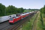 146 231-6 mit einem RE von Schliengen nach Offenburg am spten Nachmittag des 06.06.14 beim Verlassen des Bahnhof Orschweier.