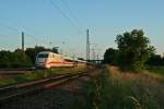 401 506-1 als ICE 375 von Berlin Ostbahnhof nach Basel SBB am Abend des 06.06.14 in Orschweier.