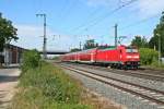 146 201 mit einem RE von Schliengen nach Offenburg am Nachmittag des 14.06.14 beim Verlassen des Bahnhofs Mllheim (Baden).