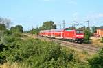 146 230-8 mit einem RE von Schliengen nach Offenburg am Abend des 25.06.14 sdlich des Haltepunktes Buggingen.