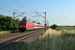 101 048-7 mit dem CNL 472 von Basel SBB nach Kopenhagen am Abend des 25.06.14 sdlich von Buggingen.