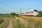 403 523-4 und 403 530-9 als ICE 202 auf dem Weg von Basel SBB nach Dortmund Hbf am Morgen des 03.07.14 sdlich von Hgelheim.