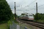 401 519-4 als ICE 277 von Berlin Hbf nach Basel SBB (-Interlaken Ost) am Nachmittag des 12.07.14 in Leutersberg.