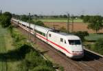 401 578 als ICE 76 (Zrich HB–Hamburg-Altona) am 13.05.2011 zwischen Auggen und Mllheim (Baden)