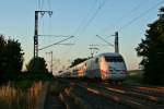 401 088-9 als verspteter ICE 272 von Zrich nach Hamburg-Altona am Abend des 16.07.14 nrdlich von Mllheim (Baden).