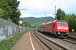 146 230-8 mit einer RB von Neuenburg (Baden) nach Freiburg (Breisgau) Hbf am Nachmittag des 12.07.14 beim Verlassen des Haltepunktes Schallstadt.