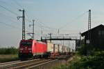 185 384-5 mit dem 43726 von Worms Gbf nach Novara am Morgen des 01.08.14 in Auggen.