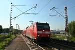 146 112-8 mit einer RB von Offenburg nach Mllheim (Baden) am Abend des 01.08.14 beim Verlassen des Bahnhofs Riegel-Malterdigen.