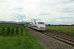 401 586-3 als ICE 276 auf der Fahrt von Interlaken Ost nach Berlin Ostbahnhof am Mittag des 08.08.14 bei Kollmarsreute.