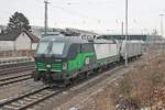 Am 30.01.2017 stand ELL/ecco Rail 193 202 zusammen mit Rpool/HSL 185 691-3 zusammen im Bahnhof von Efringen-Kirchen und warteten auf ihre nächsten Leistungen.