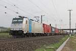 Am 05.04.2017 fuhr Rpool/CTN 186 295-2 mit dem  SAMSKIP -Containerzug nach Rotterdam, als sie durch die Gleisnalagen von Müllheim (Baden) gen Norden fuhr.