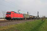 Am 11.04.2017 bespannte 185 351-4 einen langen Containerzug zur Schweizer Grenze, als sie bei Hügelheim über die KBS 703 durchs Markgräflerland fuhr.