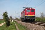 Am 11.04.2017 fuhr 140 070-4 von RCCDE als Lokzug bei Hügelheim durchs Rheintal in Richtung Schweizer Grenze.