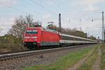 Mit dem EC 7 (Hamburg Altona - Interlaken Ost) fuhr am 13.04.2017 die 101 109-7 durch Heitersheim in Richtung Süden.
