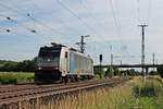 Als Lokzug fuhr am Nachmittag des 05.06.2017 die Rpool/BLSC 186 105 nördlich von Müllheim (Baden) in Richtung Norden.