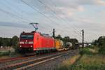 Am Abend des 20.07.2017 bespannte 185 153-4 einen Containerzug von der Schweiz ab in Richtung Norden, als sie am Industriegebiet von Buggingen vorbei kam.