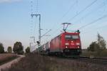 185 220-1 am Nachmittag des 19.10.2017 mit dem  Lannutti -KLV (Charleroi Dry Port - Torino Orbassano) bei Müllheim (Baden) und fuhr in Richtung Schweizer Grenze.