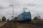 Mit dem  MAGETRA -KLV fuhr am 28.10.2017 die ATLU/RTX 185 510-5 nördlich von Müllheim (Baden) über die KBS 703 in Richtung Schweizer Grenze.