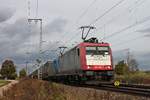 Am Nachmittag des 28.10.2017 fuhr BRLL/XRAIL 185 590-7 zusammen mit ATLU/XRAIL 185 536-0 und einem  LKW Walter -KLV bei Müllheim (Baden) durchs Rheintal in Richtung Basel.