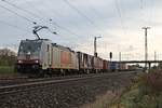 Ausfahrt am 28.10.2017 von Maquarie/XRAIL 186-150 mit einem  P&O -Containerzug nach Belgien aus dem Überholgleis von Müllheim (Baden) in Richtung Buggingen.
