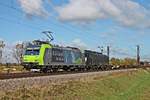 Am 30.10.2017 bespannte Re 485 003 zusammen mit MRCE/TXL ES 64 F4-092 (189 992-1) den  Gruber -KLV nach Italien, als sie bei Hügelheim durchs Rheintal in Richtung Schweizer Grenze fuhren.