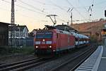 Mit einem Autozug (Mannheim Rbf - Basel Bad Rbf) fuhr am Nachmittag des 14.11.2017 die 185 086-6 durch den Bahnhof von Efringen Kirchen in Richtung Zilebahnhof, welcher nur noch wenige Kilometer