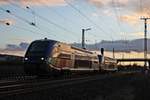 Am 09.12.2017 fuhr SNCF TER Alsace X73910 zusammen mit SNCF TER Alsace X73902 als IRE (Mulhouse Ville- Freiburg (Brsg) Hbf) nördlich von Müllheim (Baden) druchs Rheintal in Richtung