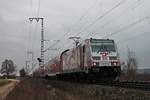 Mit einem RE (Offenburg - Basel Bad Bf) fuhr am 19.02.2018 die Freiburger 146 227-4  Bahnprojekt Stuttgart-Ulm  nördlich von Müllheim (Baden) in Richtung des dortigen Bahnsteiges, um dort