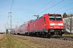 Ausfahrt am Nachmittag des 20.03.2019 von der Freiburger 146 218-3 mit ihrem RE (Offenburg - Basel Bad Bf) aus dem Haltepunkt Auggen in Richtung Schliengen.
