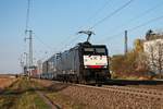 Mit einem bunten und langen KLV nach Italien fuhr am Nachmittag des 29.03.2019 die MRCE/SBBCI ES 64 F4-990 (189 090-4) südlich vom Hp.