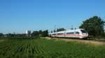 412 039 fuhr am 24.06.2020 als ICE78 (Zürich HB - Hamburg-Altona) mit +10 Minuten Verspätung durch die Felder bei Lahr gen Offenburg (bearbeitet; 08:27 Uhr).