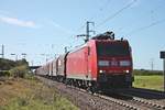 Am Mittag des 29.09.2019 fuhr 185 112-0 mit einem gemischten Güterzug (Chiasso Smistamento - Mannheim Rbf) beim Haltepunkt von Auggen durchs Markgräflerland in Richtung Freiburg (Breisgau).