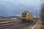 Nachschuss auf dem Freiburger TVT 711 112-3, als dieser am frühen Nachmittag des 28.01.2020 zwischen Buggingen und Hügelheim über die Rheintalbahn in Richtung Basel fuhr.